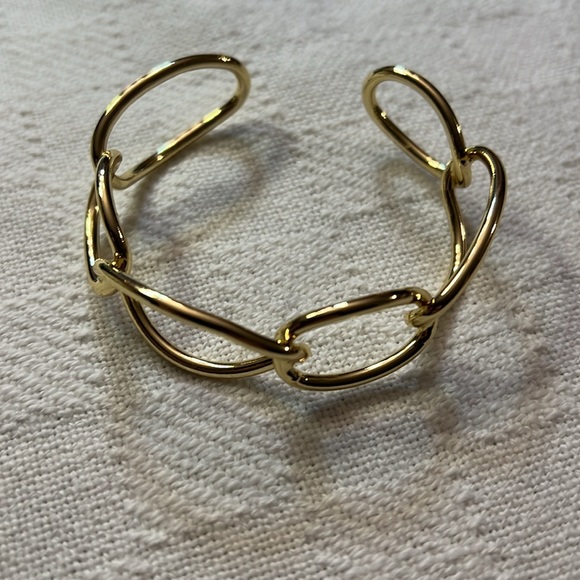 Cuff Gold-tone Metal Chain Link Bracelet - Picture 3 of 4